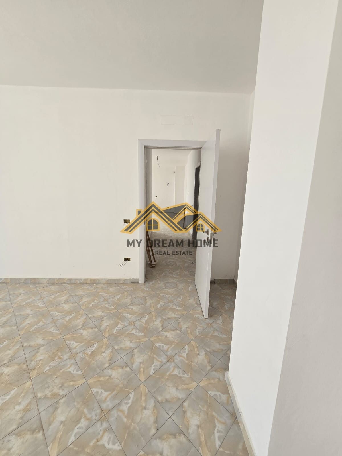 APARTAMENT 2+1+2 PER SHITJE TE 27 KATESHI NE VOLLGA! 4