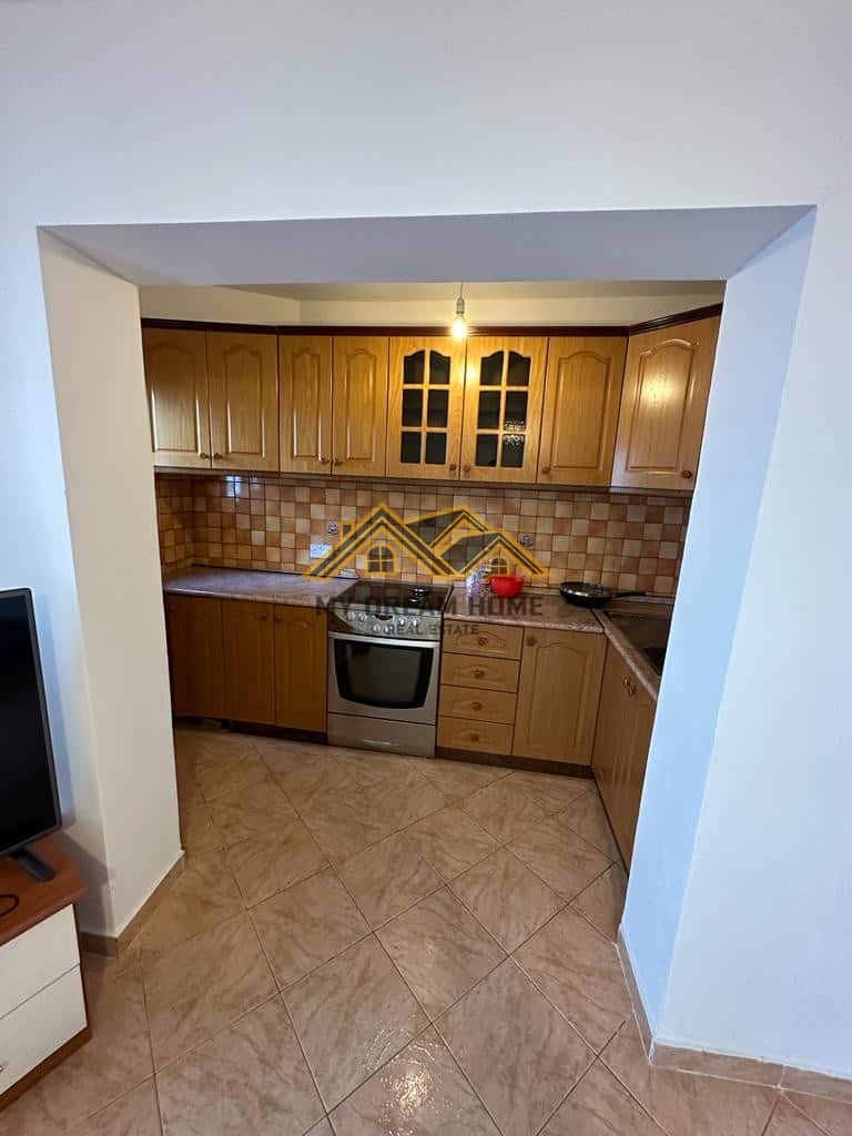 SHITET APARTAMENT 2+1 AFER STACIONIT TRENIT NE DURRES! 3