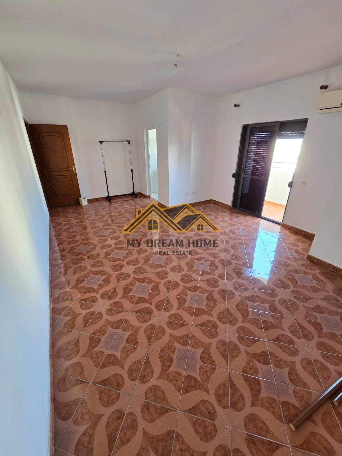 SHITET APARTAMENT 2+1+2 TEK STADIUMIT DURRES! 3