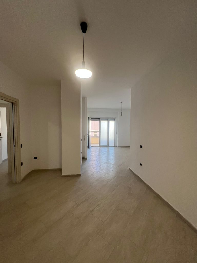 SHITET APARTAMENT 2+1+2TUALETE+2 BALLKONE PRANE PALLATIT SPORTIT!