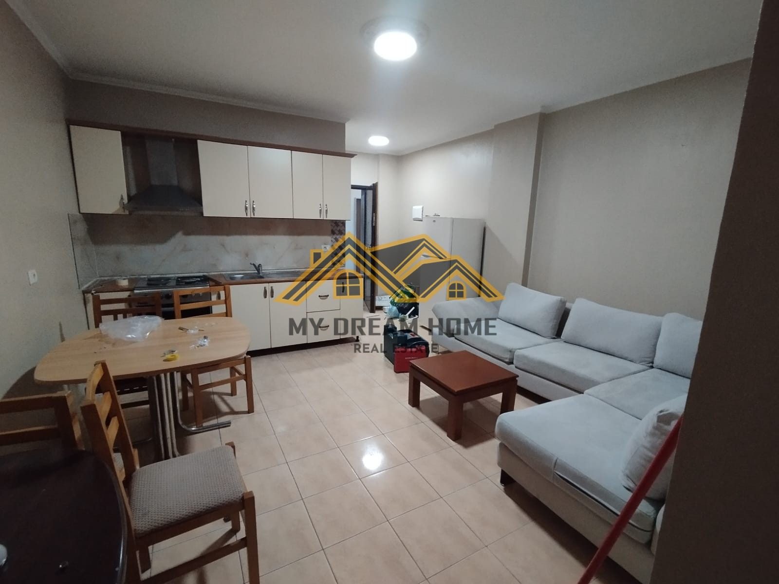 Apartament 1+1 Për shitje në vijë të parë tek Shkëmbi i Kavajës, Durrës. 4