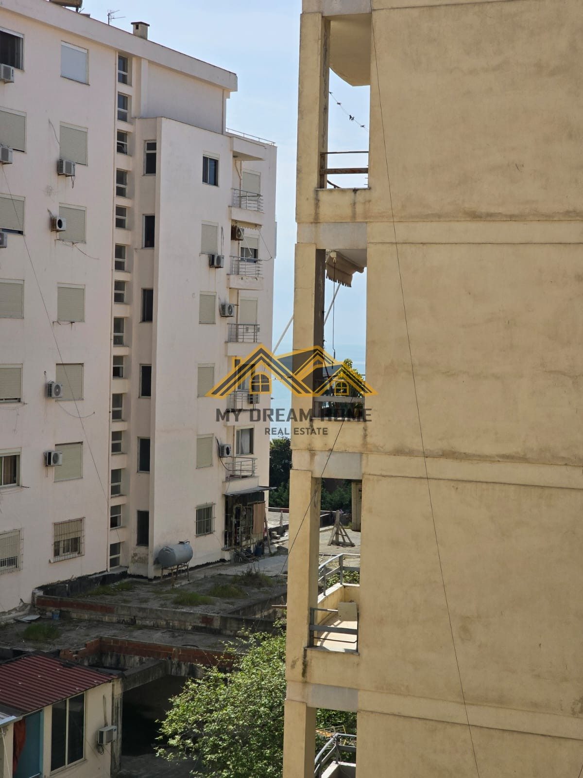SHITET APARTAMENT 1+1 PLAZH DURRES 2
