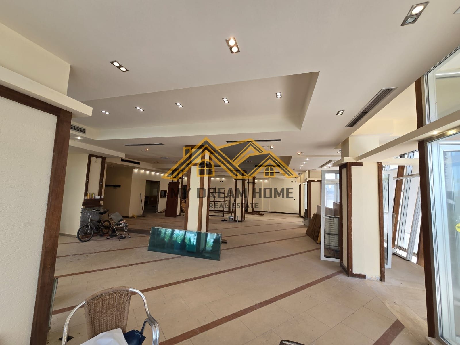 SHITET NJESI BIZNESI , NE PLAZH, PRAN HOTEL PALACE!