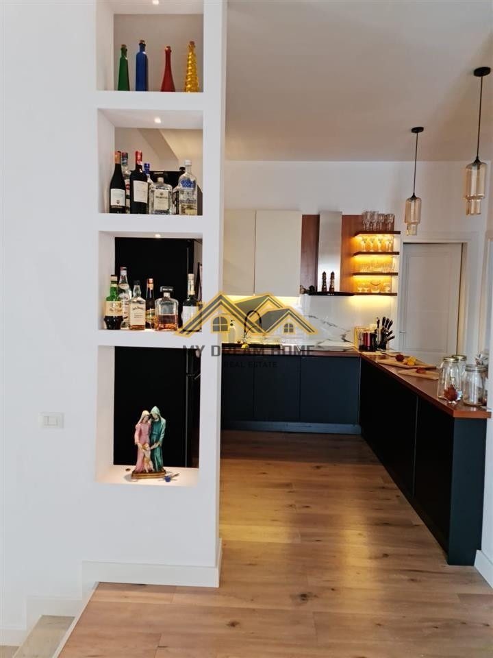 PENTHOUSE UNIK TEK MALI I ROBIT (GOLEM)