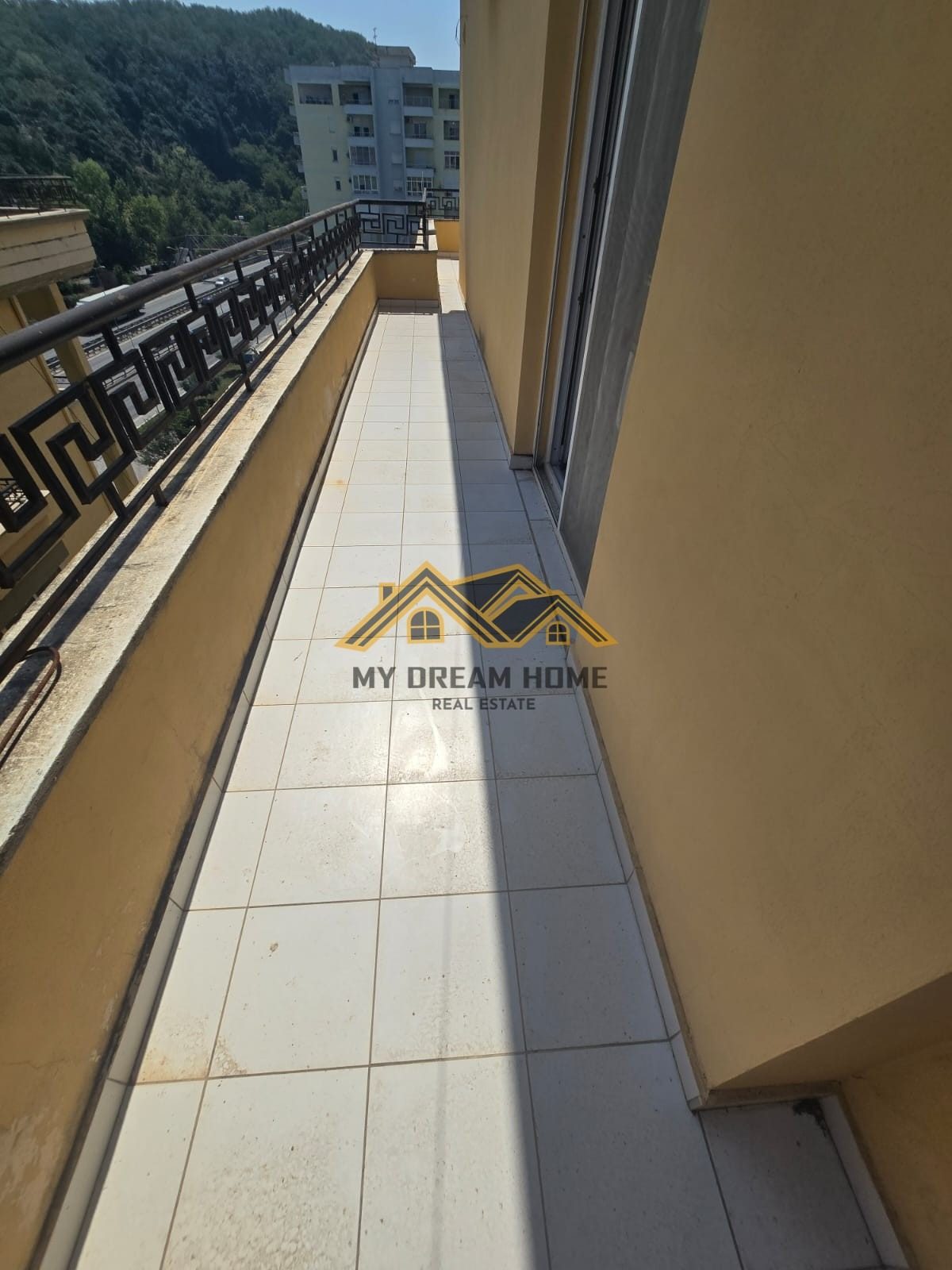 SHITET APARTAMENT 1+1 ME VERANDE TEK SHKEMBI I KAVAJES !! 2