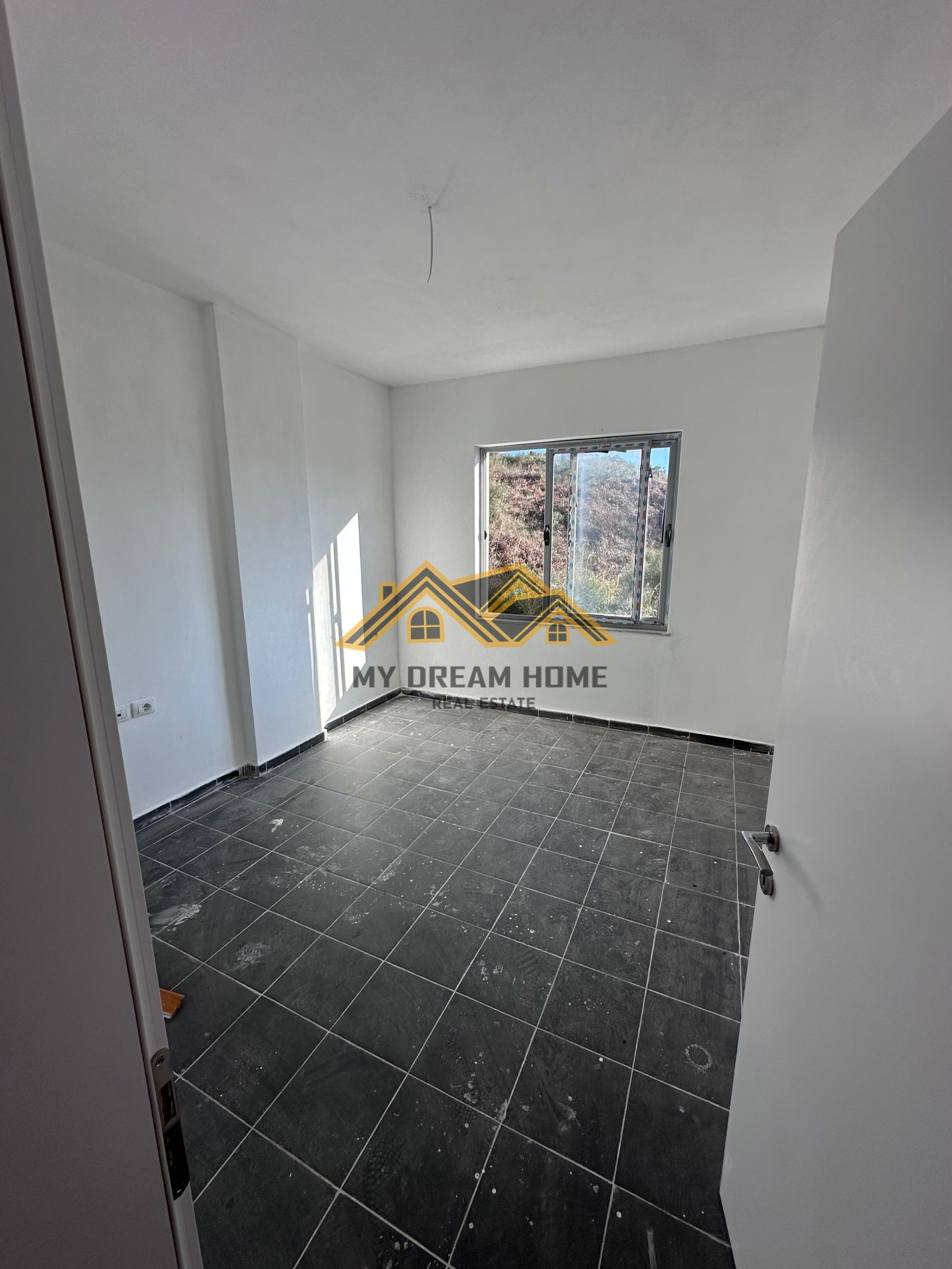 OKAZION SHITET APARTAMENT 2+1 TEK SHKEMBI I KAVAJES!! 2