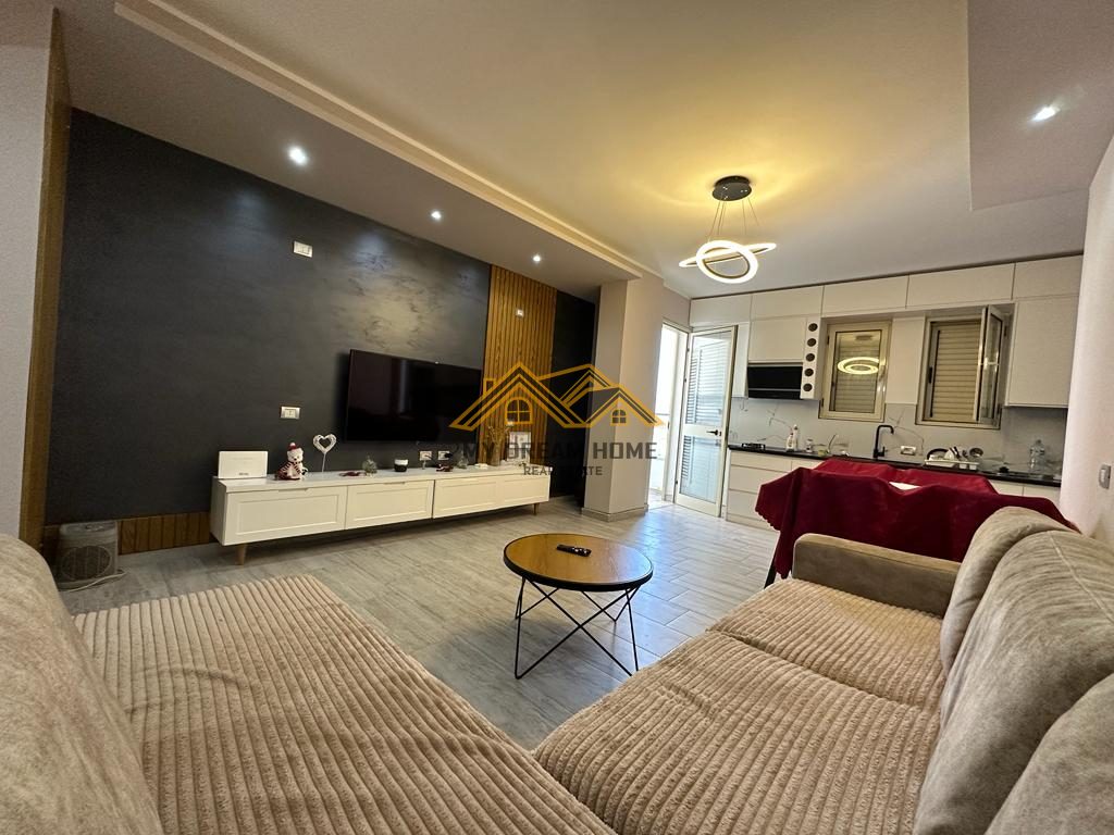 SHITET SUPER APARTAMENTE 3+1+2 TEK SPITALI