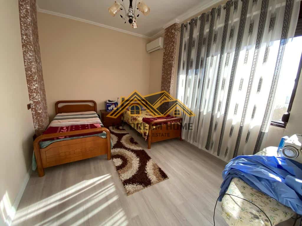 SHITET APARTAMENT 2+1+DEPO,NE RRUGE KRYESORE TEK SPITALI NE DURRES !! 4