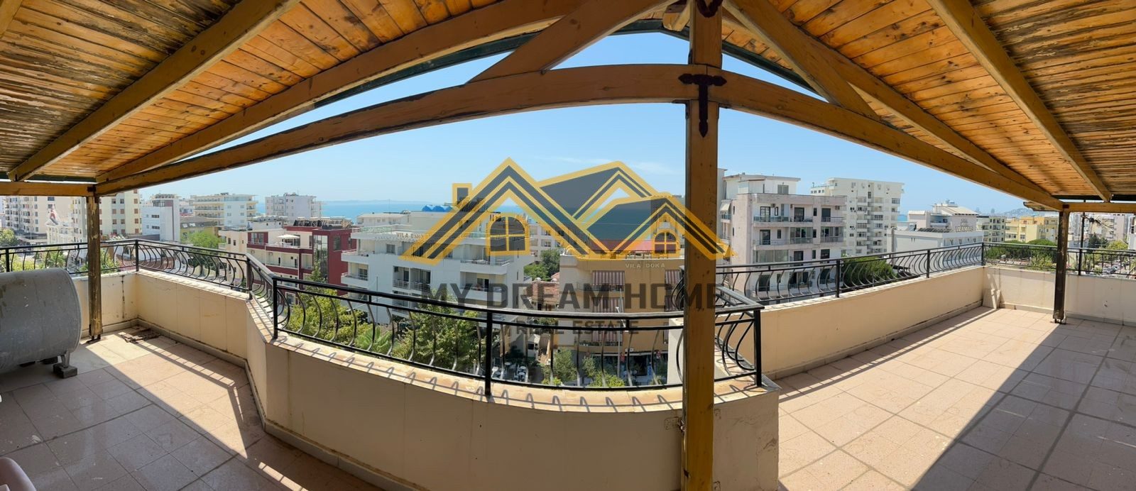 SHITET PENTHOUSE 2+1+VERAND ME PAMJE DETI PLAZH HEKURUDHA DURRES