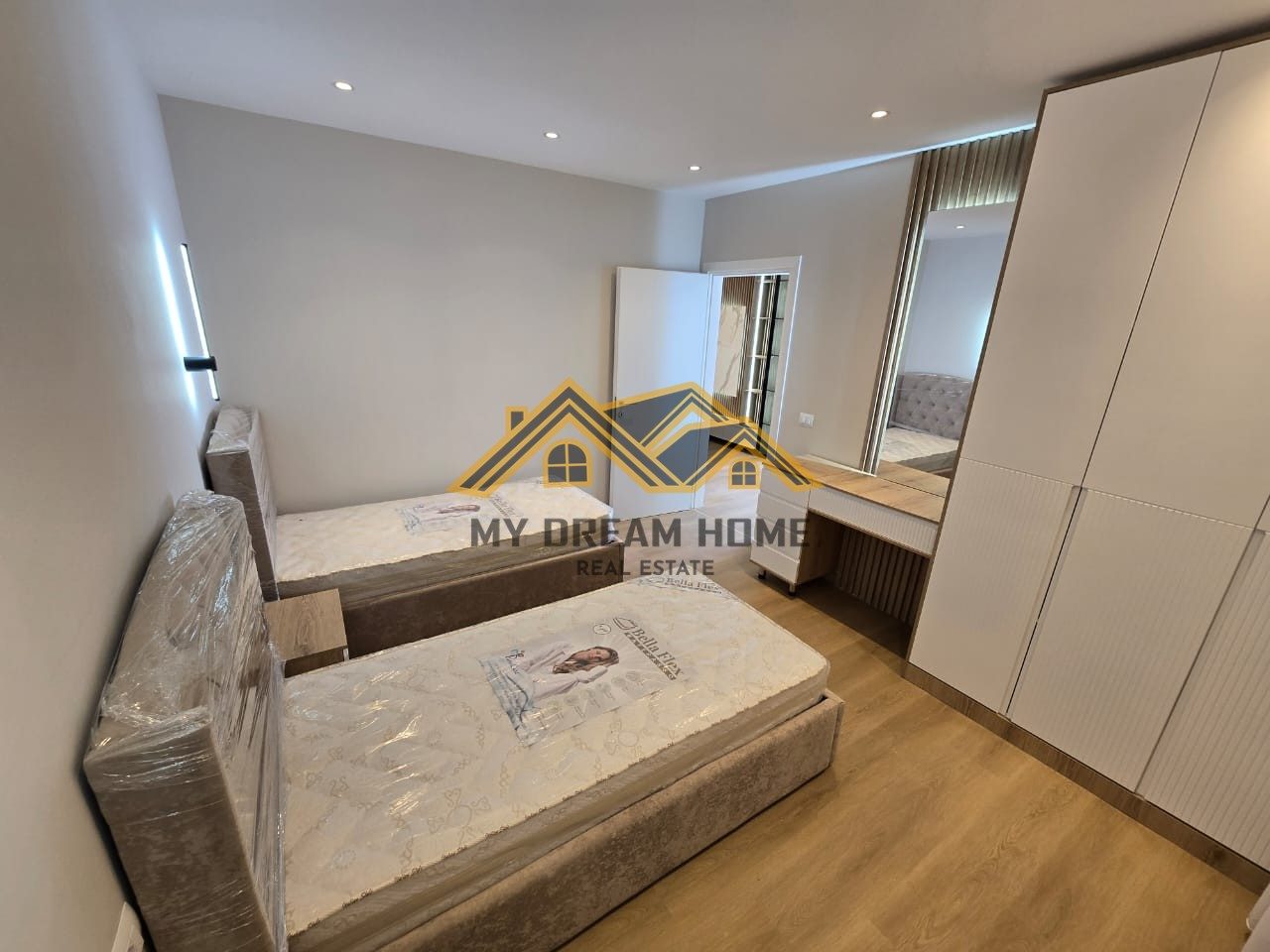 SHITET SUPER APARTAMENT NE GOLEM!