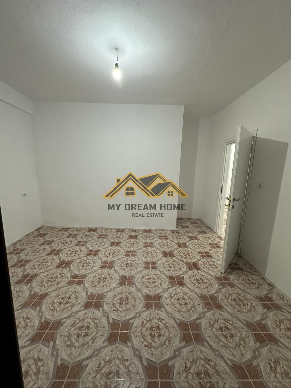 SHITET APARTAMENT 1+1 TEK DREJTORIA E POLICISE 2