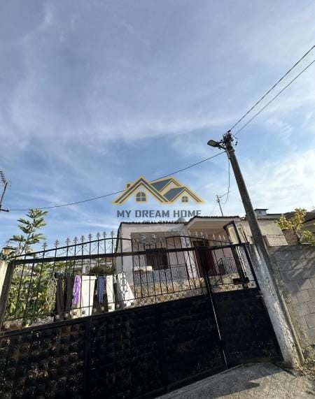 Shitet Shtepi Private 1-Katshe ne Shkallnur Durres!