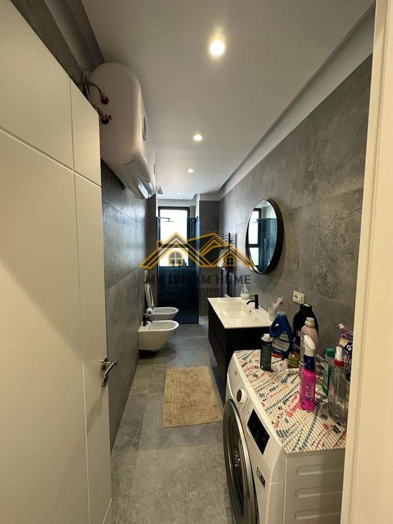 SHITET SUPER APARTAMENT 3+1+2 PRANE STADIUMIT! 2