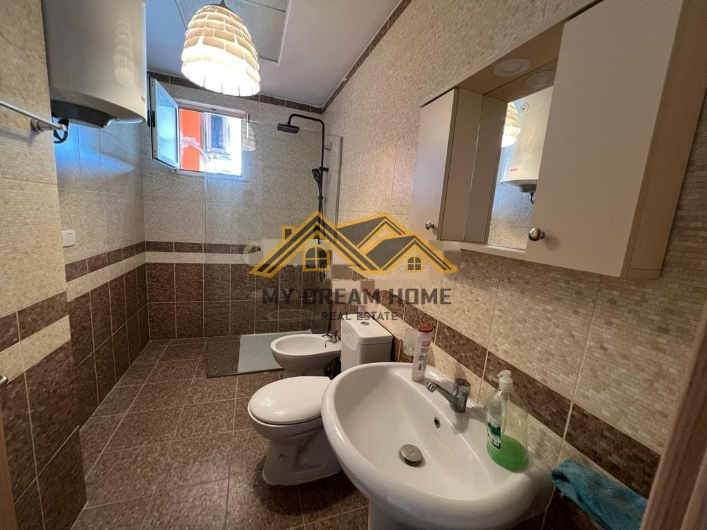 SHITET APARTAMENT 1+1 ME KUZHINE TE VECUAR +VERANDE NE PLEPA KOMPLEKSI ROTONDO ! 2