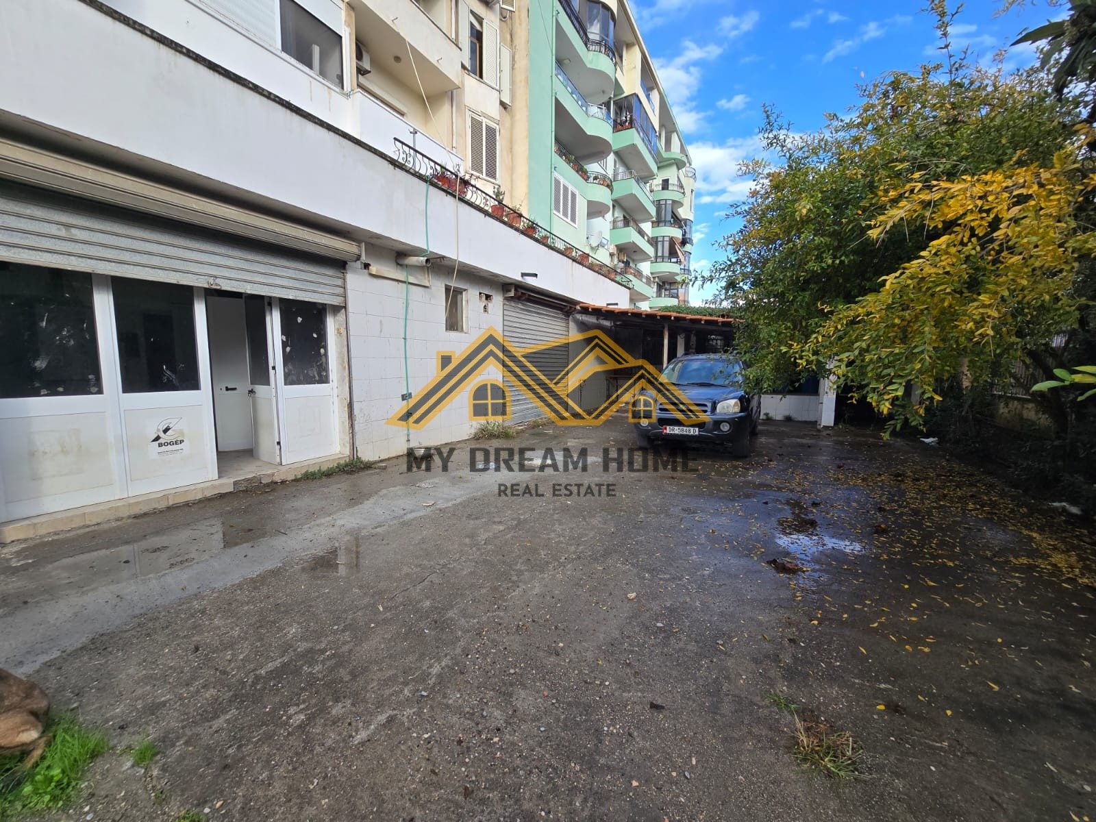 SHITET AMBIENT BIZNESI TEK KRYQI KUQ DURRES 2