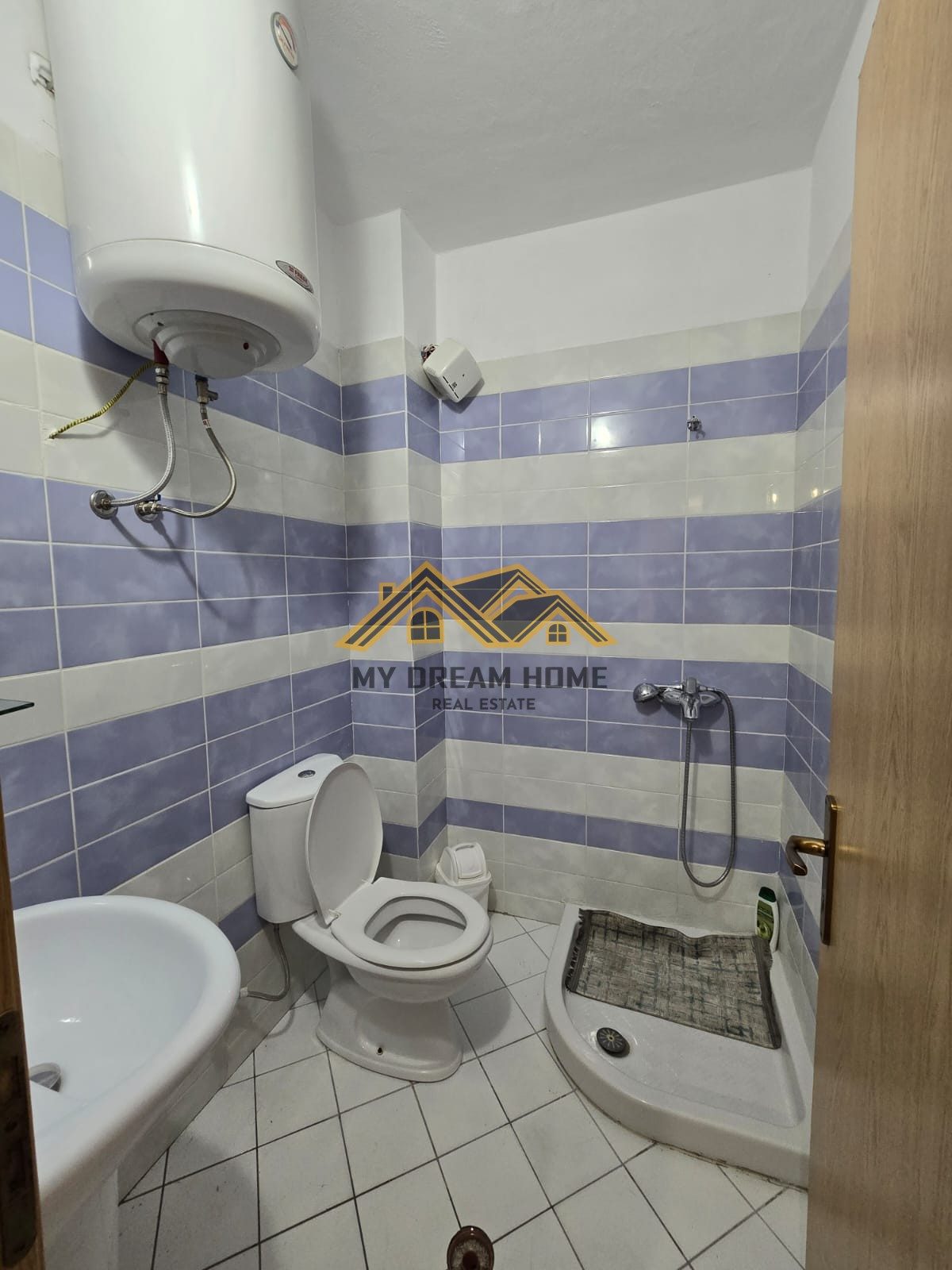 Shitet Apartament 2+1+2t në Plazh Hekurudha, Durrës! 2