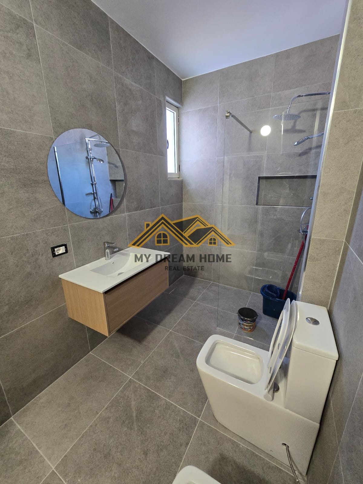 SHITET SUPER APARTAMENT PRAN MUZEUMIT DURRES! 4
