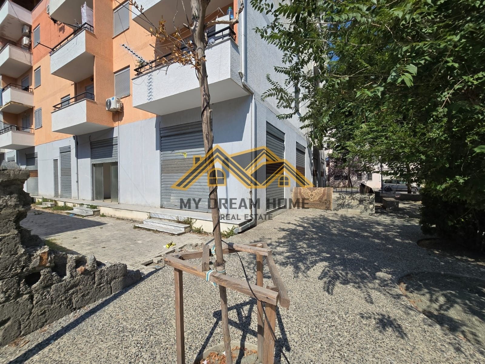 SHITET AMBIENT BIZNESI TEK VALA PARK NE DURRES!