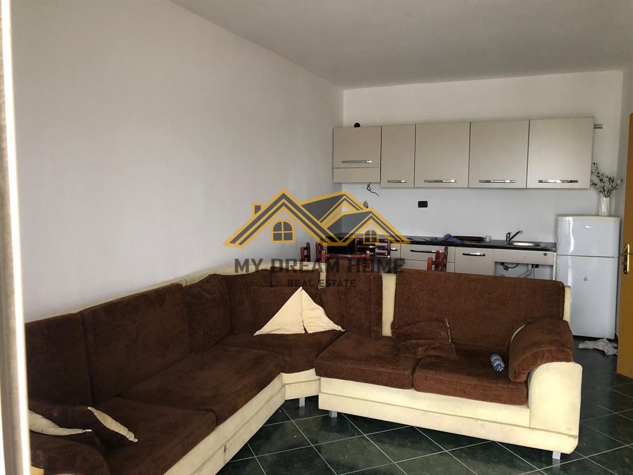 SHITET APARTAMENT 1+1 ME PAMJE NGA DETI TE RROTA E KUQE, PLAZH 4