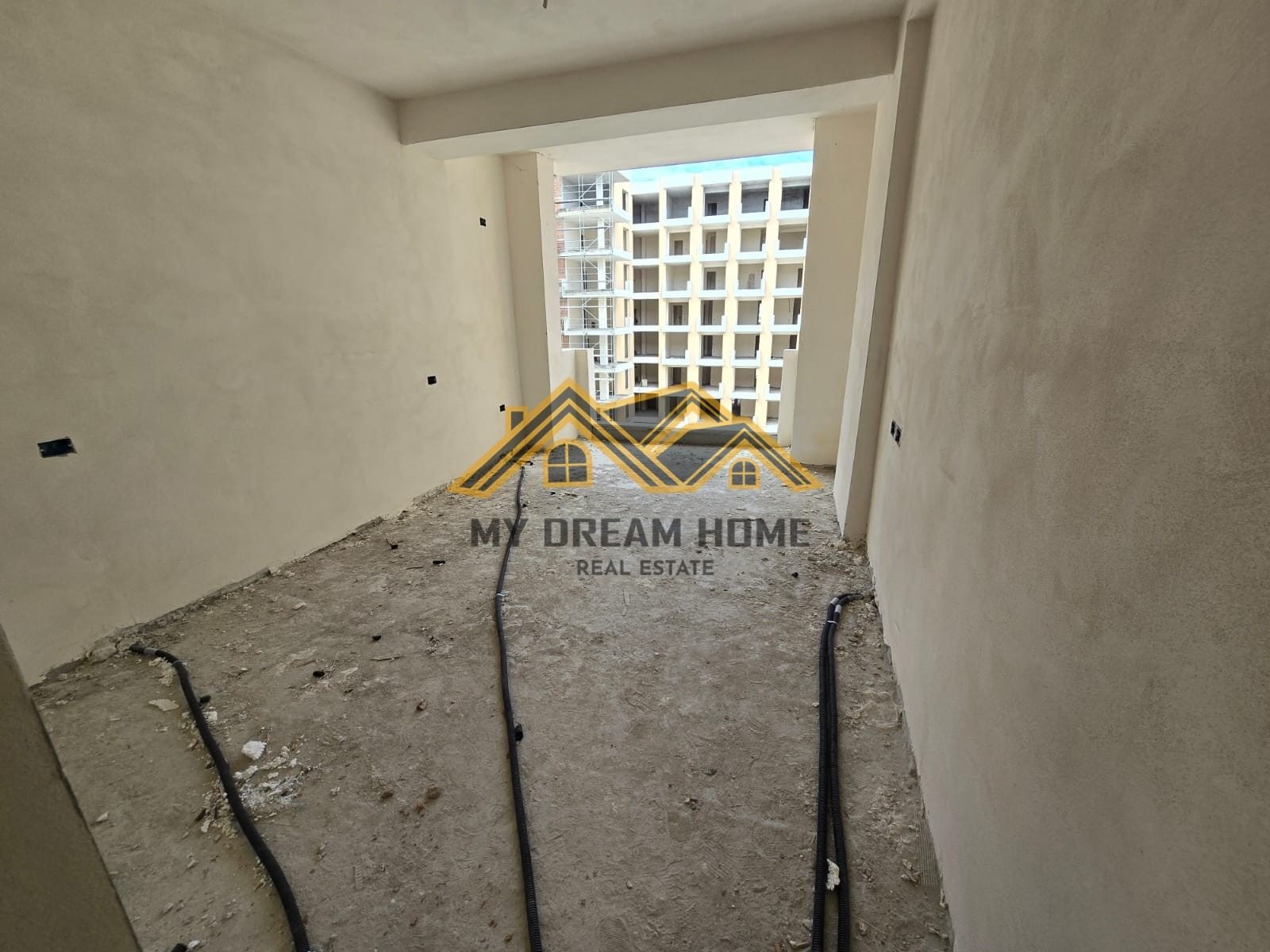 SHITET APARTAMENT 2+1+2T+2B NE QENDER DURRES! 2