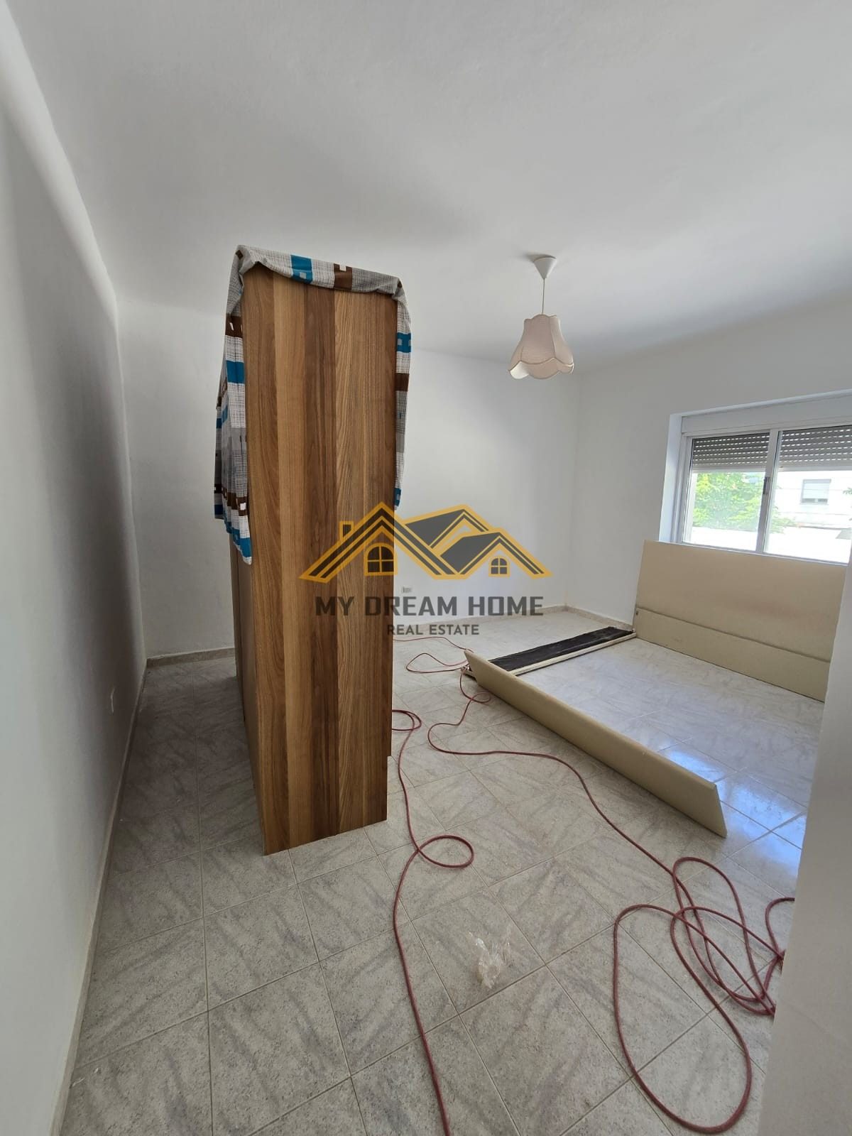 SHITEN 2 APARTAMENTE 2+1+ 200m2 VERAND AFER SHKOLLES 2 GJELAT DURRES! 3