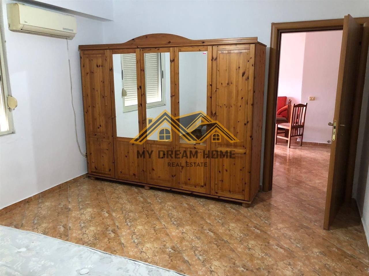 SHITET APARTAMENT 2+1 ME PAMJE NGA DETI TE RROTA E KUQE, PLAZH
