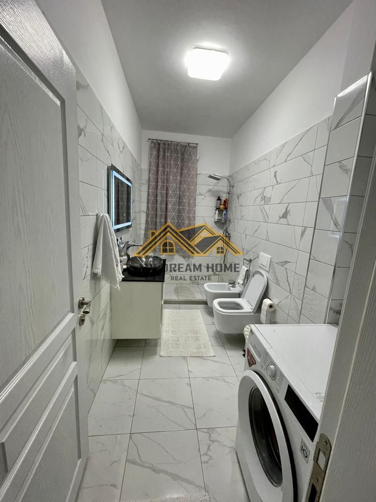SHITET APARTAMENT 2+1 TEK OXHAKU, XHAMIA XHURA TIRANE! 3