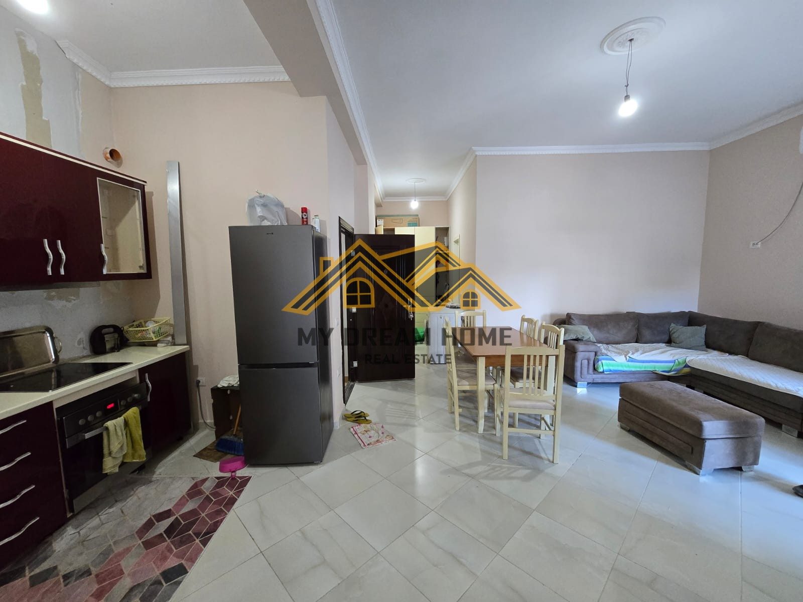 SHITET APARTAMENT 2+1+ NJE POST PARKIMI TEK SHKEMBI I KAVAJES!! 2