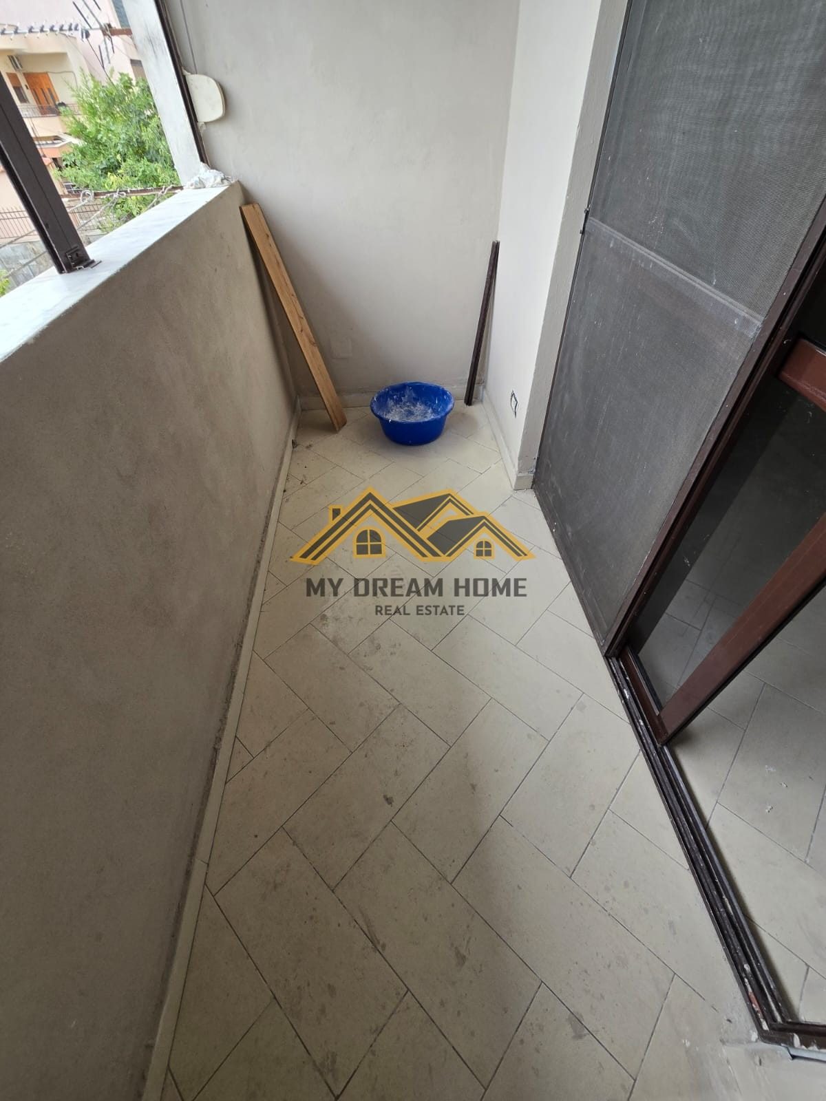 SHITET APARTAMENT 2+1 PRAN STADIUMIT DURRES! 3