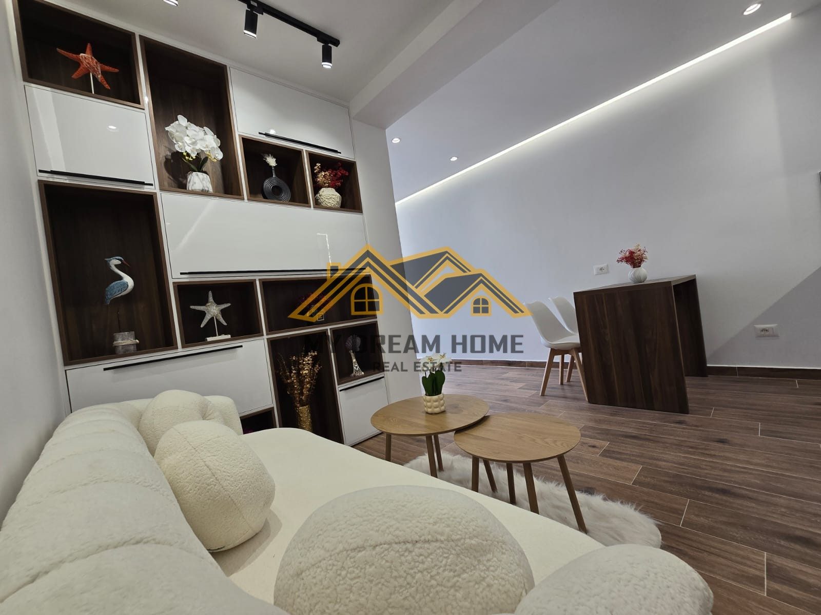 Apartament Modern 1+1 për Shitje – Në Plazh, te Rrota e Kuqe, Durres