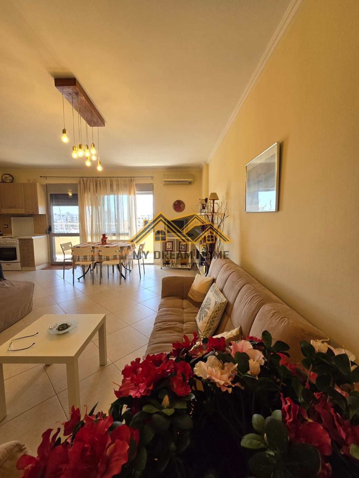 APARTAMENT 1+1 ME PAMJE DETI NE PLAZH PER SHITJE !