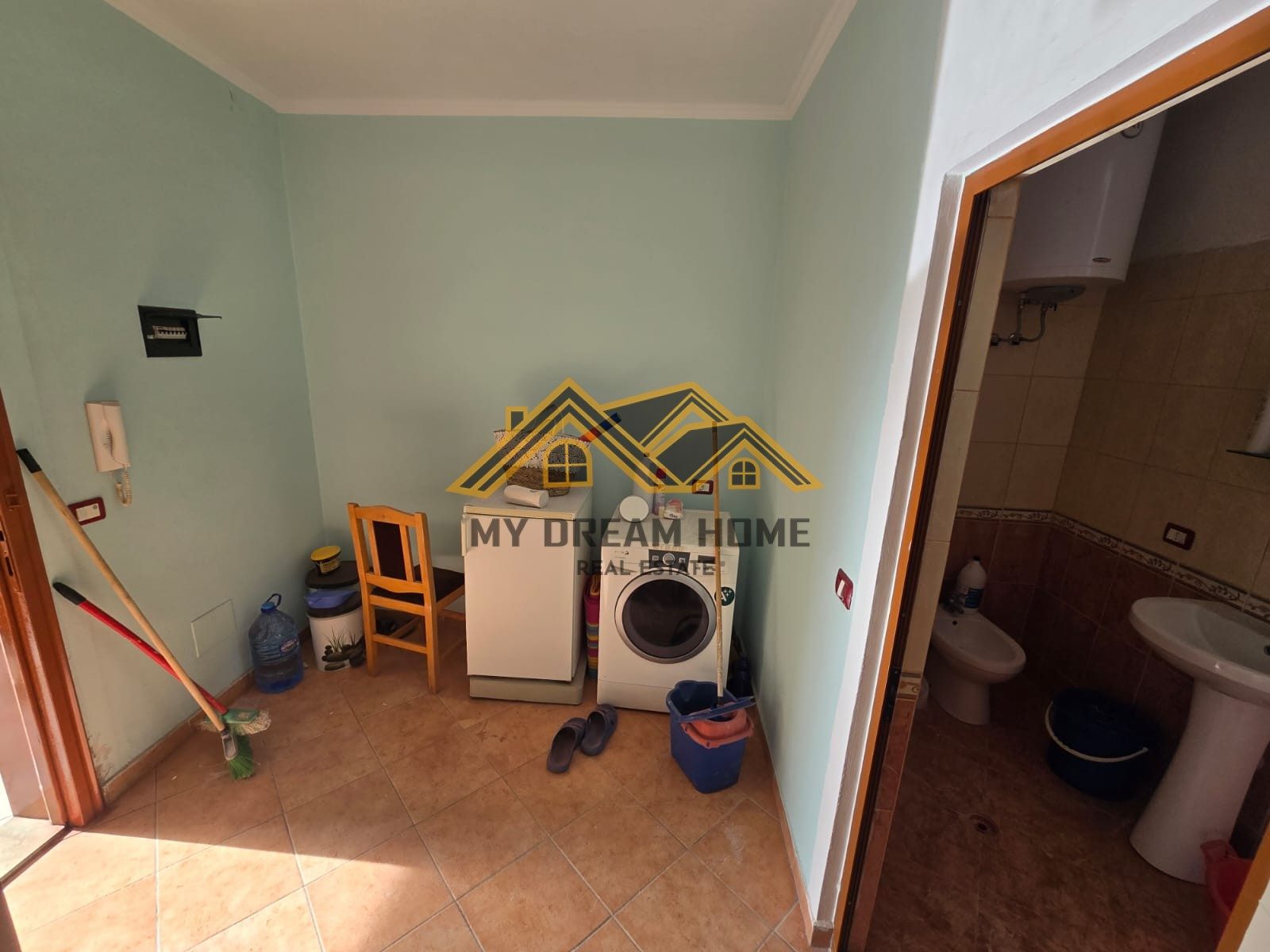 SHITET APARTAMENT 1+1 ME PAMJE DETI TEK SHKEMBI I KAVAJES 2