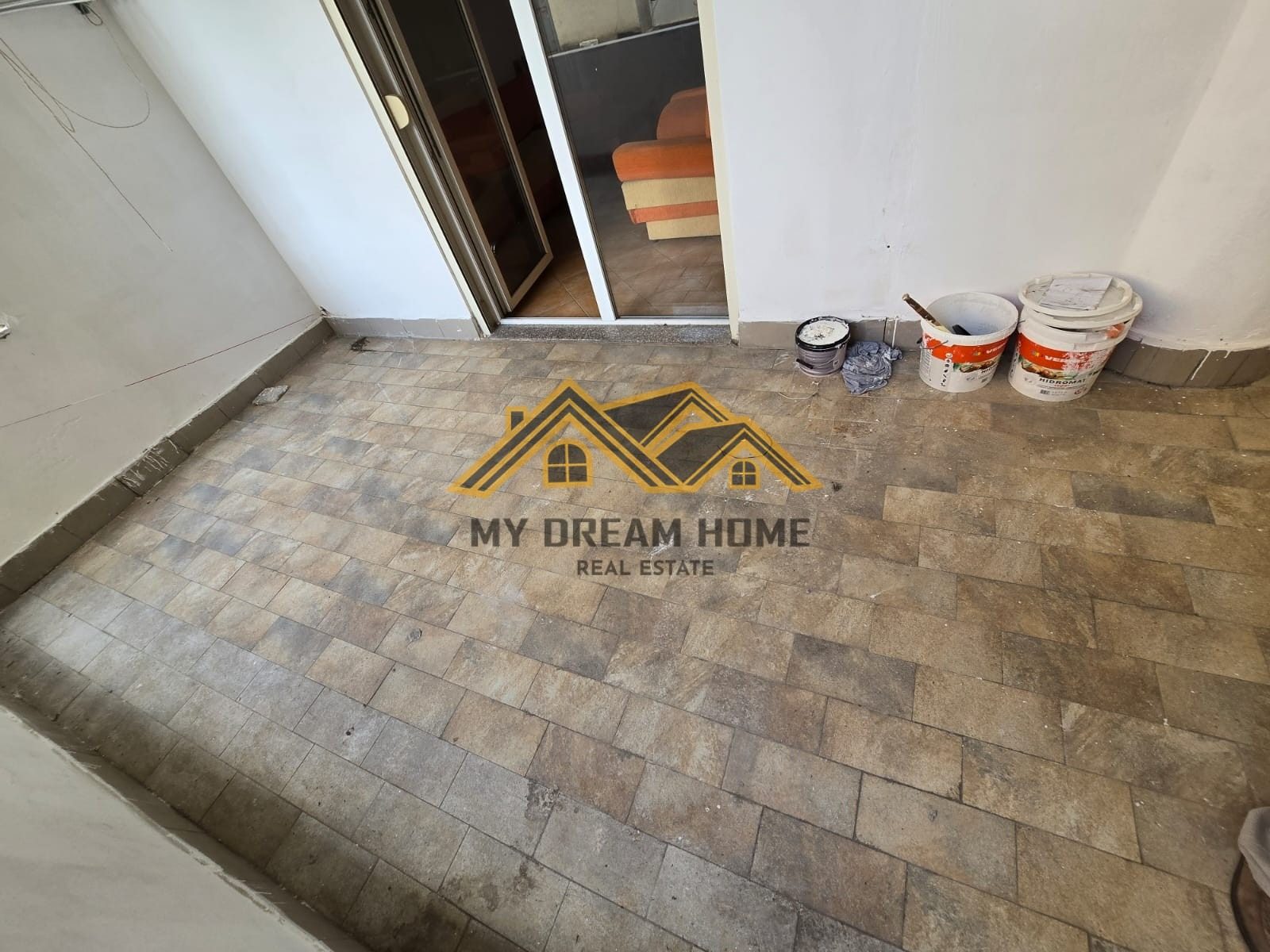 APARTAMENT 1+1 NE QENDER , DURRES PER SHITJE ! 4