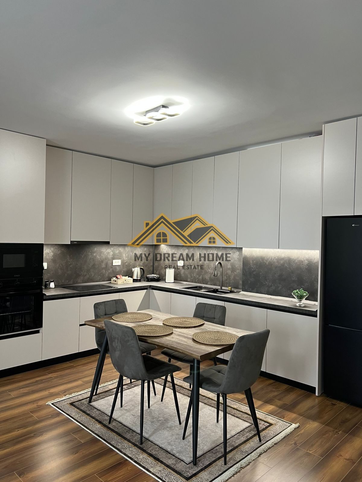 Shesim Super Apartament 2+1 Prane Stacionit Trenit Durres! 2