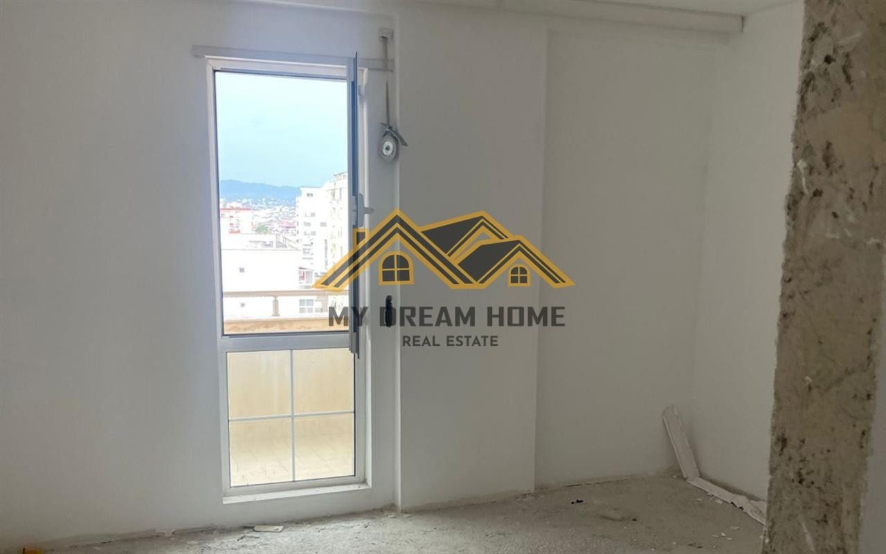 Shitet, Apartament 3+1+3+Verand, Ish Rajoni, Durres! 2