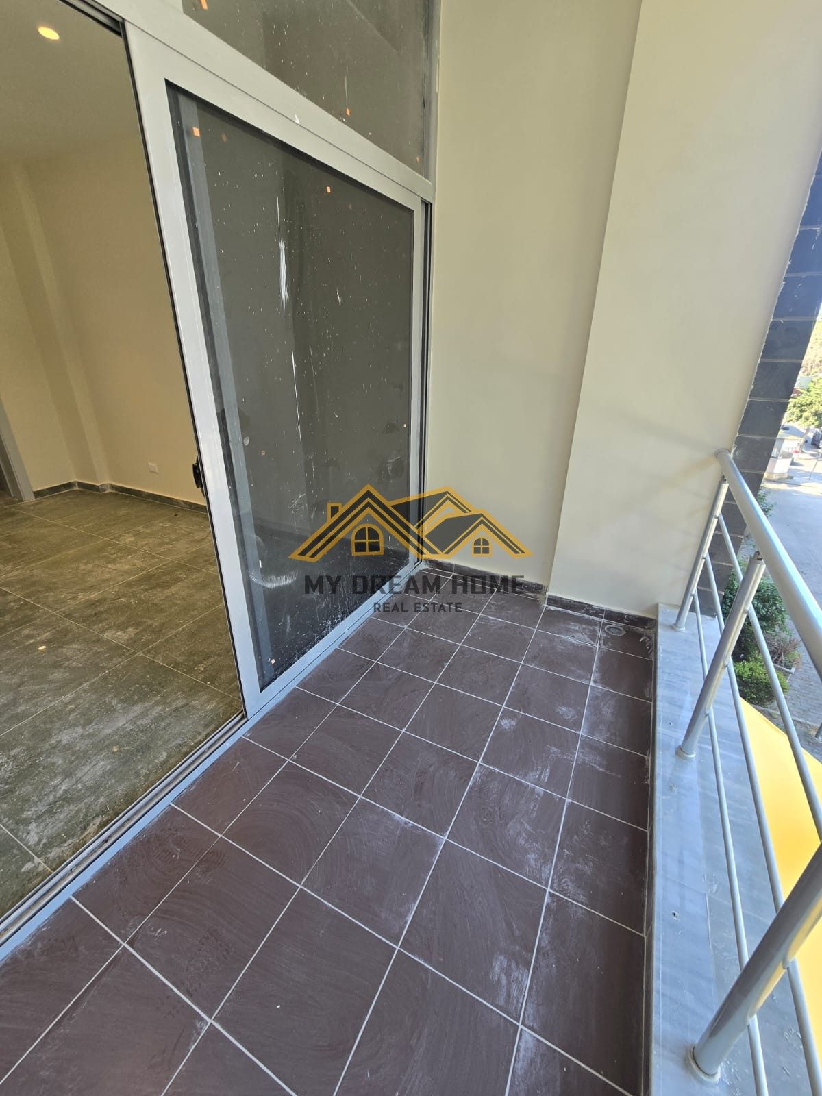 SHITET APARTAMENT 2+1+2 NE PLAZH DURRES!! 3