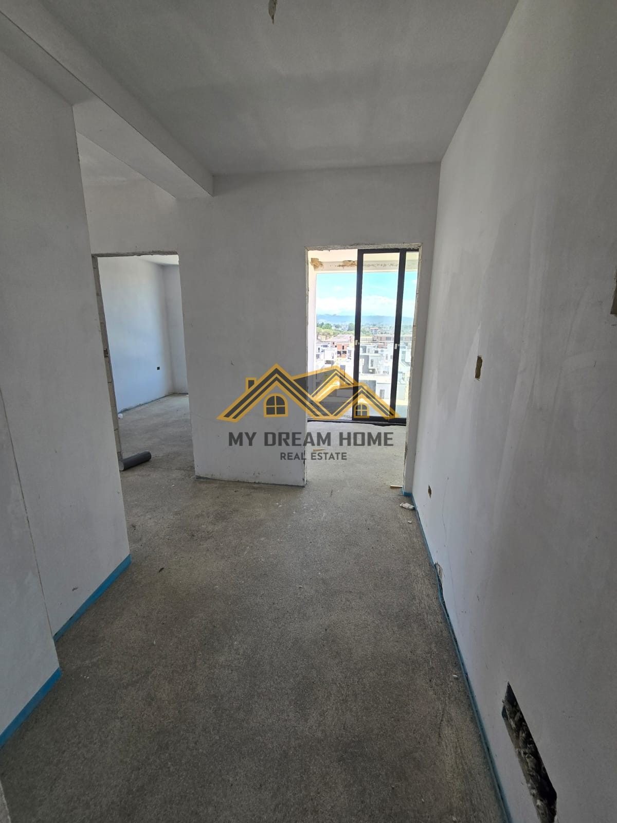 Tek Gjiri I Lalzit, Rezidenca Porto Lalzi, Shiten Apartamente 2+1+2+Verand! 3