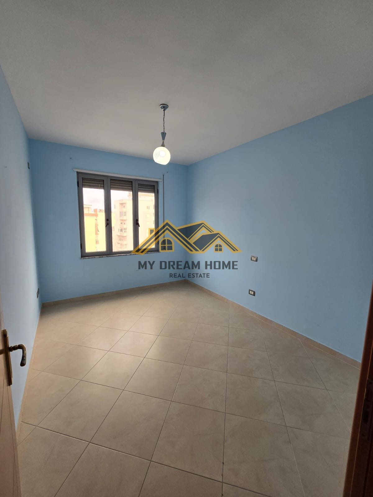 APARTAMENT 2+1+2 PRANE QENDRES PER SHITJE ! 4