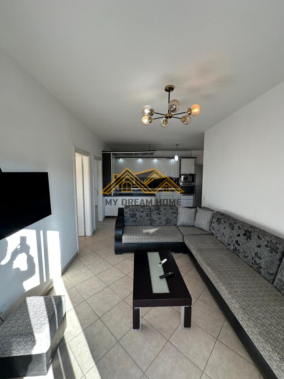 Shitet Apartament 3+1 Prane Stacionit Trenit Durres! 3