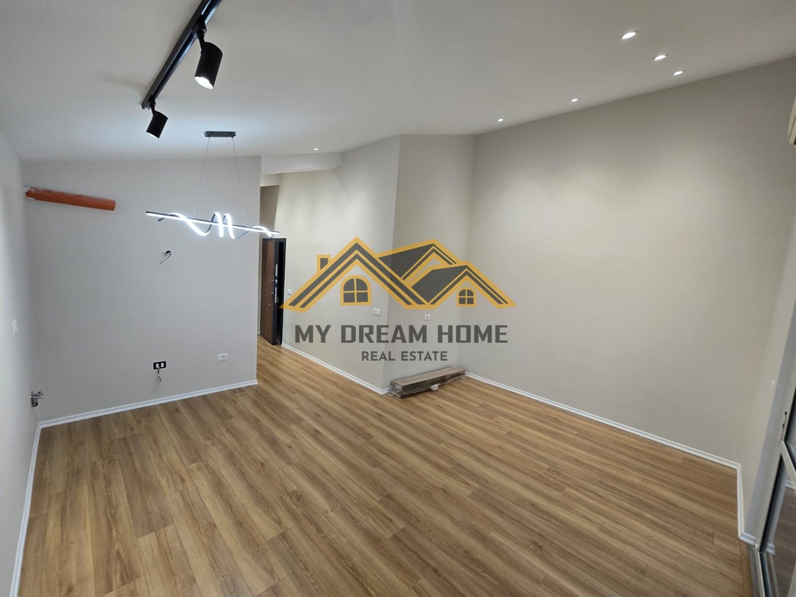 Apartament 1+1 Për Shitje prane Hotel Adriatik Me Pamje Deti, Durrës 2