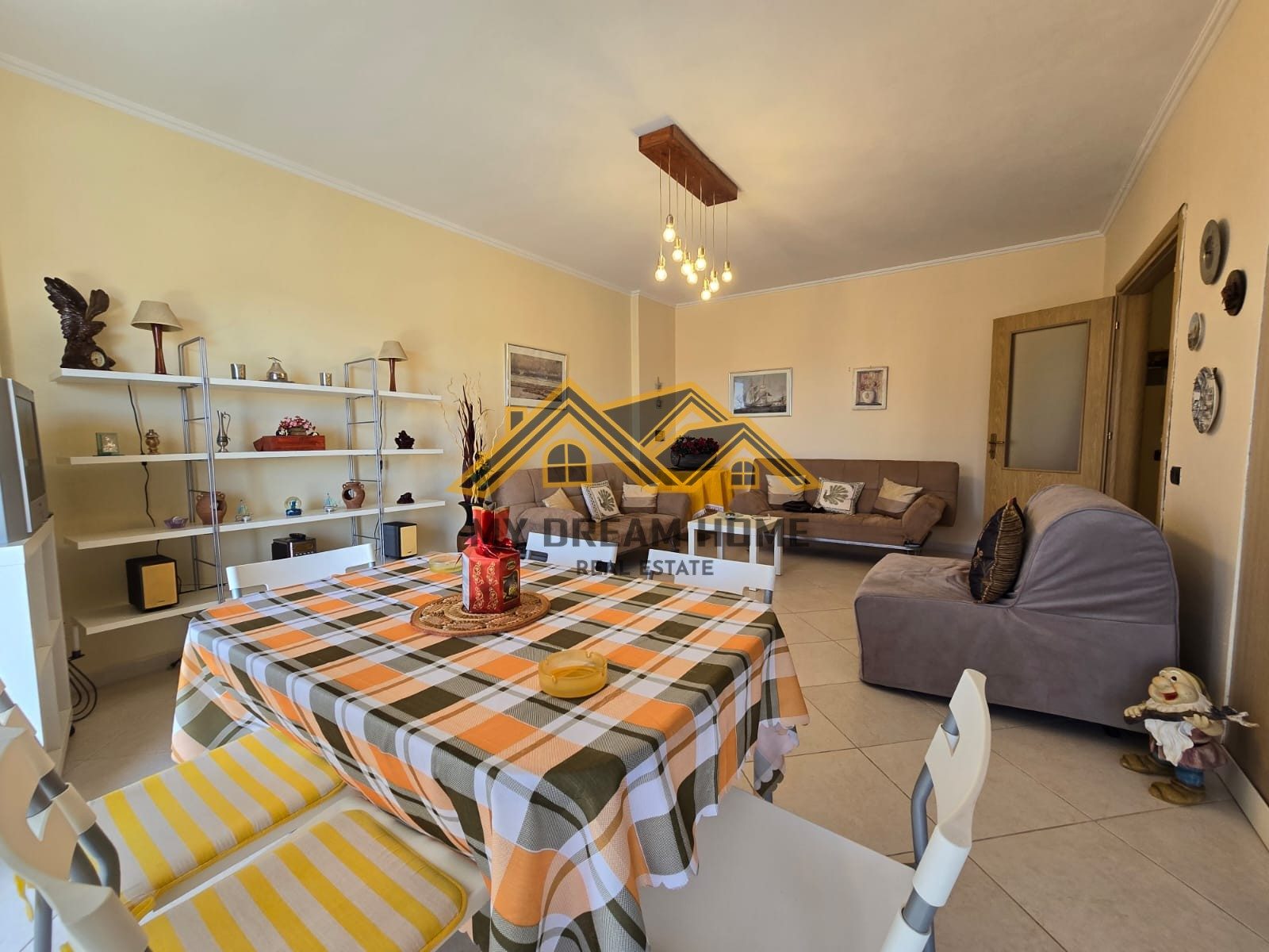 APARTAMENT 1+1 ME PAMJE DETI NE PLAZH PER SHITJE ! 2