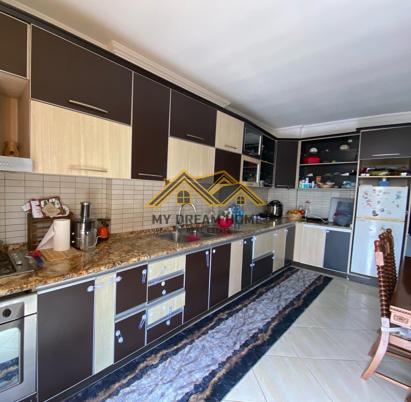 SHITET APARTAMENT 2+1+ VERAND TEK ZONA E TREGUT INDUSTRIAL!