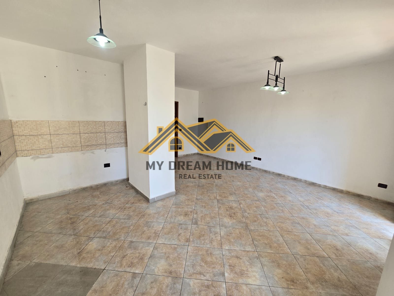 APARTAMENT 2+1 PRANE “UKD” ,PER SHITJE! 2