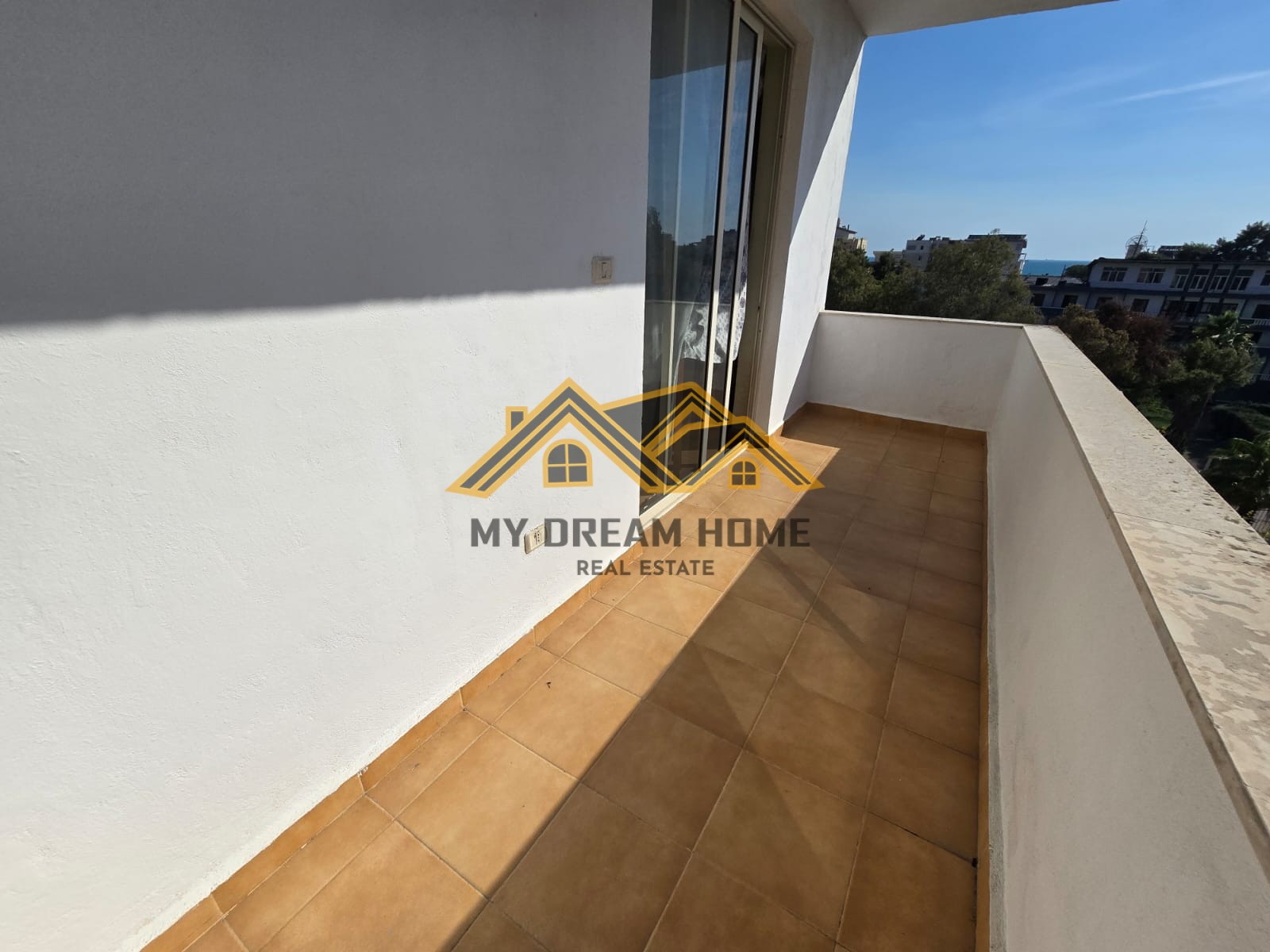 SHITET APARTAMENT 1+1 NE PLAZH DURRES!