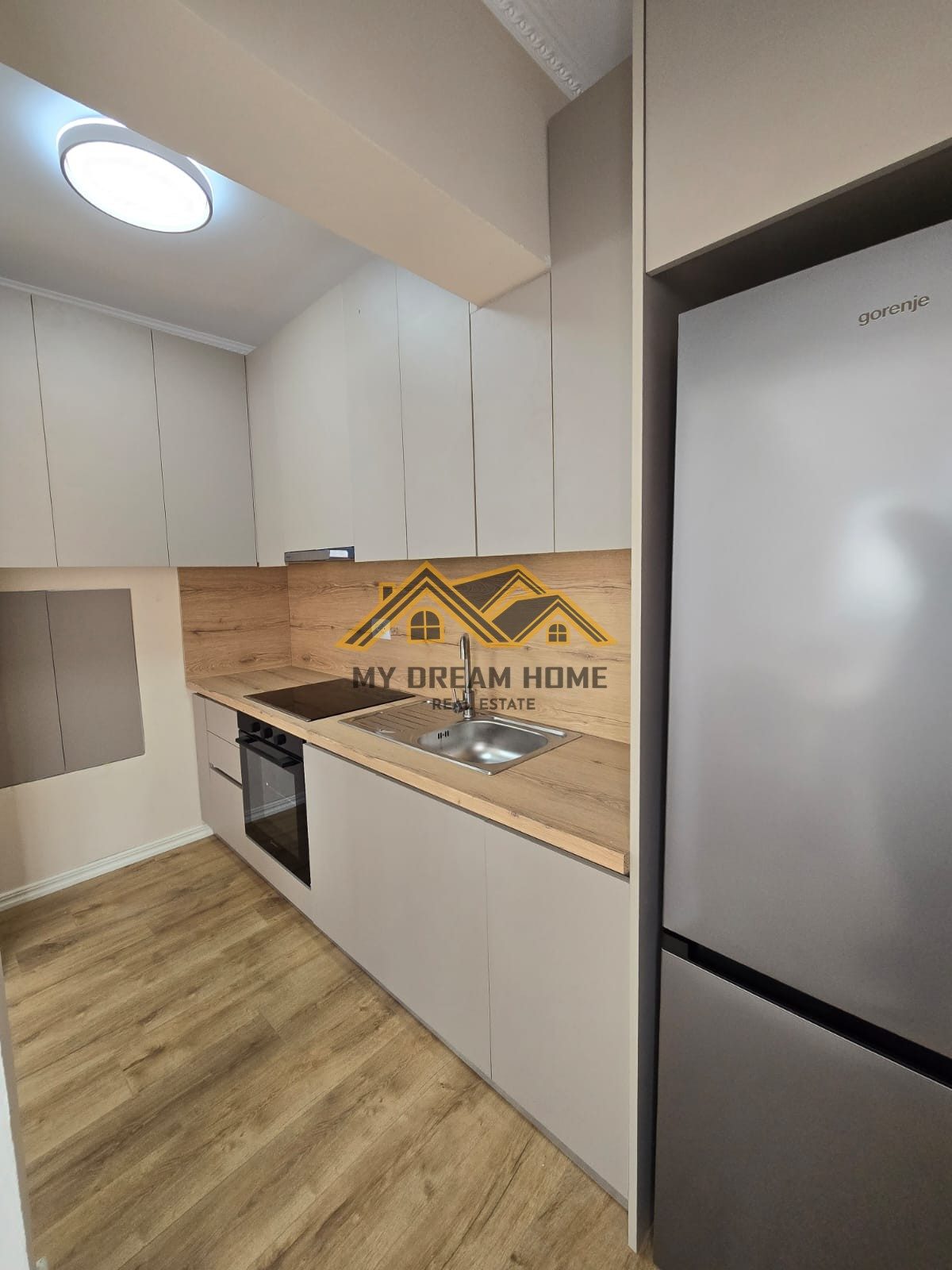 Super Apartament 2+1 në shitje te Rruga e re e Portit! 3