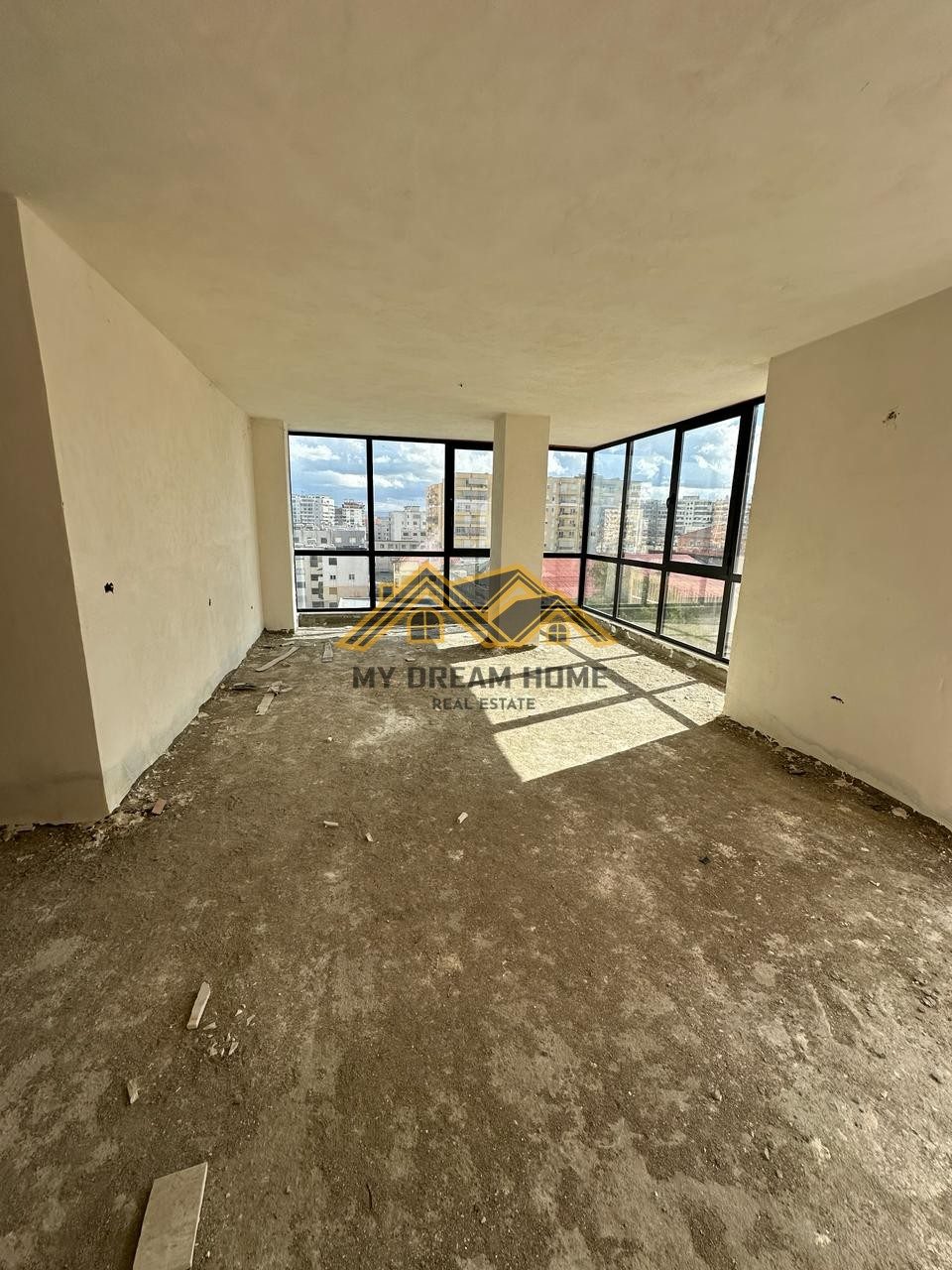 SHITET APARTAMENT 2+1+2 NE QENDER DURRES!