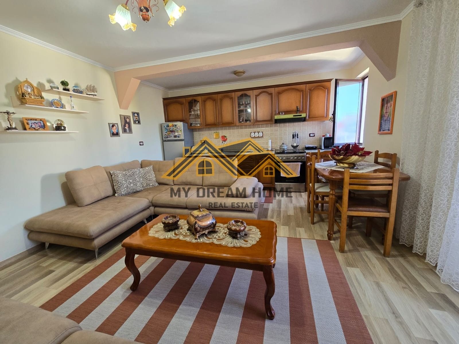 Shitet, Apartament 1+1,Afer Spitali , Durres