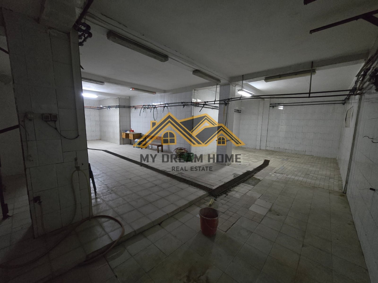 SHITET AMBIENT BIZNESI TEK KRYQI KUQ DURRES 3
