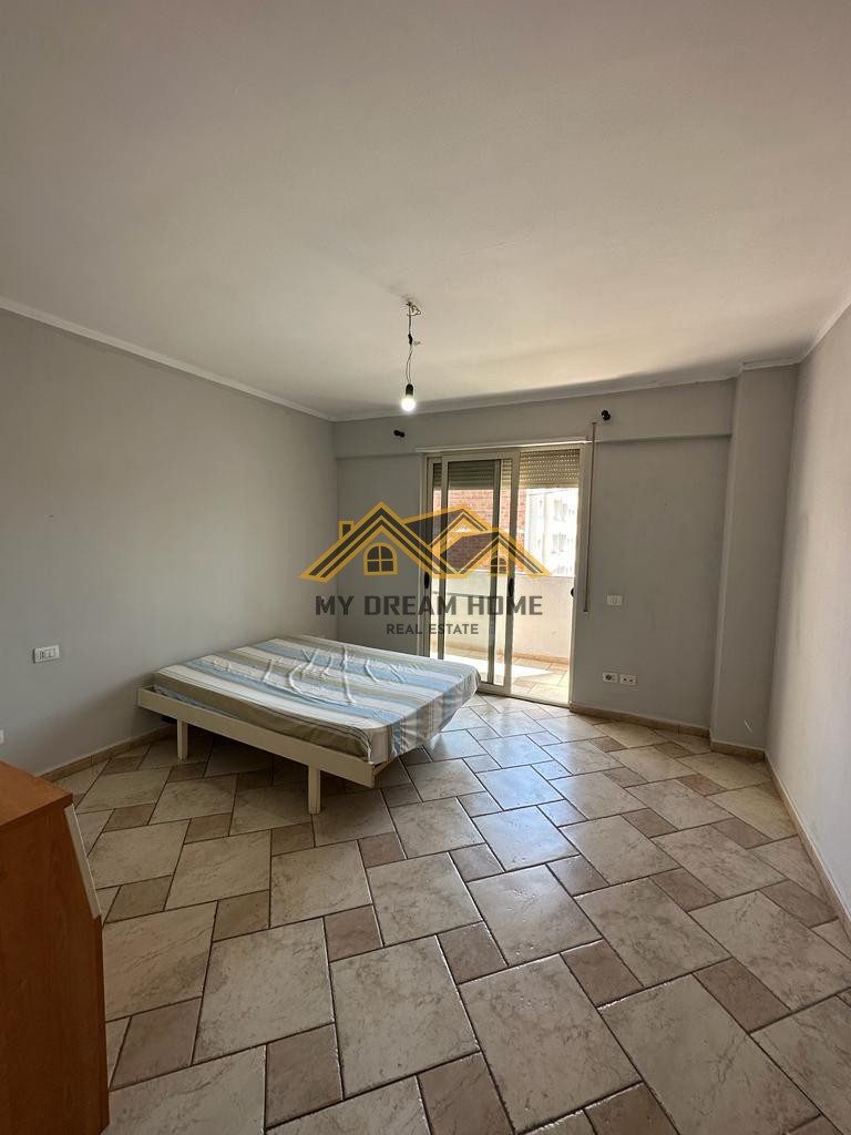 SHITET APARTAMENTE TEK ISH FABRIKA AKULLIT 2+1+2 3