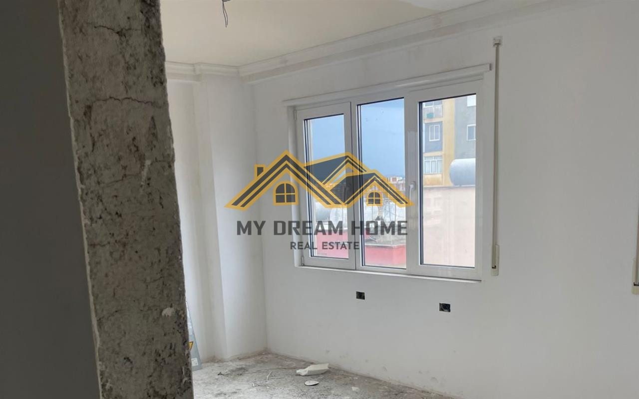 Shitet, Apartament 3+1+3+Verand, Ish Rajoni, Durres! 3